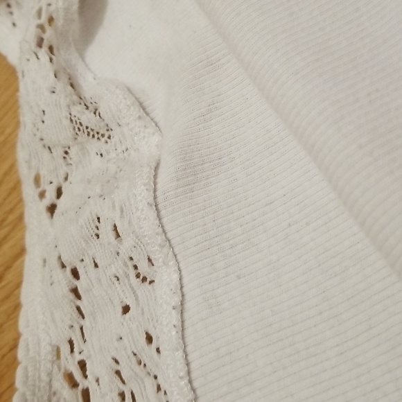 💥3/$10💥 Hollister Avalon Place Tank in White - Picture 7 of 7